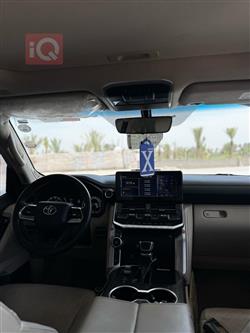 تۆیۆتا لاند کروزەر